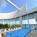 Luxury Apt Opposite Mykhe Beach Da Nang